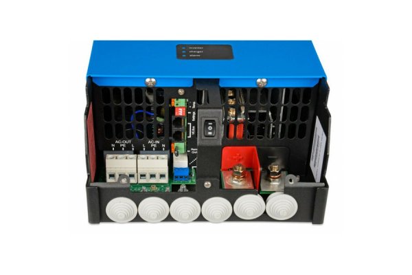 VICTRON MULTIPLUS COMPACT 12/2000-80 OMVORMER EN ACCULADER