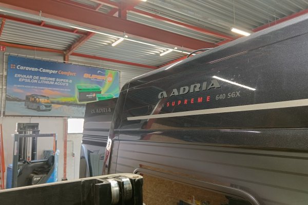 Adria Twin Supreme 640 SGX / SuperB
