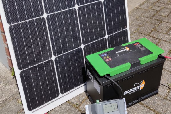 Super-B Epsilon met zonnepanelen