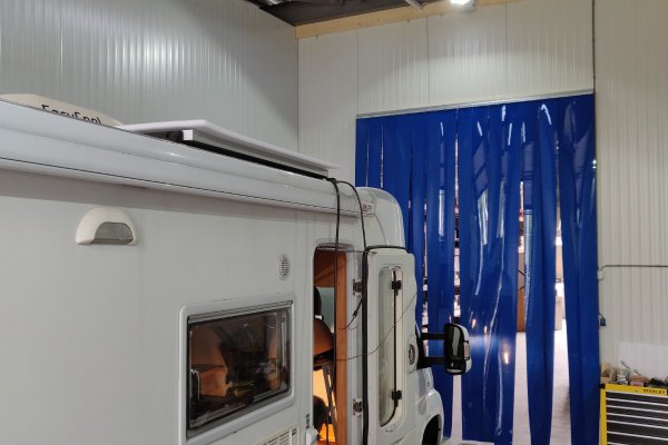 Adria voorzien van Super-B Lithium en zonnepanelen en Samlex booster Elogic