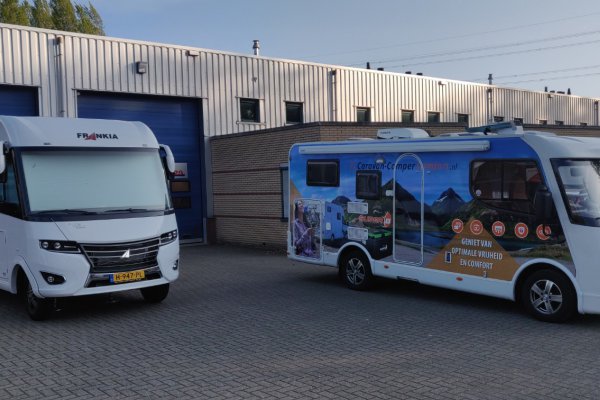 Frankia van CampingTrend met Super B Epsilon Lithium accu