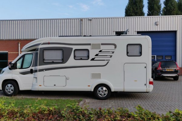 Hymer camper T-588 SL Nomia 210 amp van Super-B