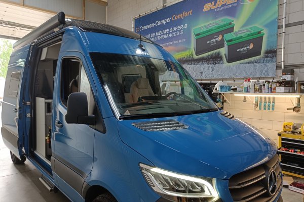 Hymer Blauw buscamper Mercedes